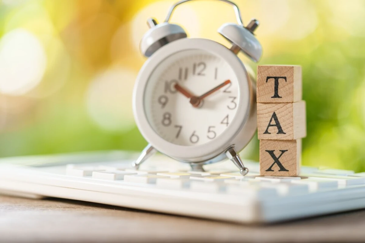 pay annual income tax year calculator